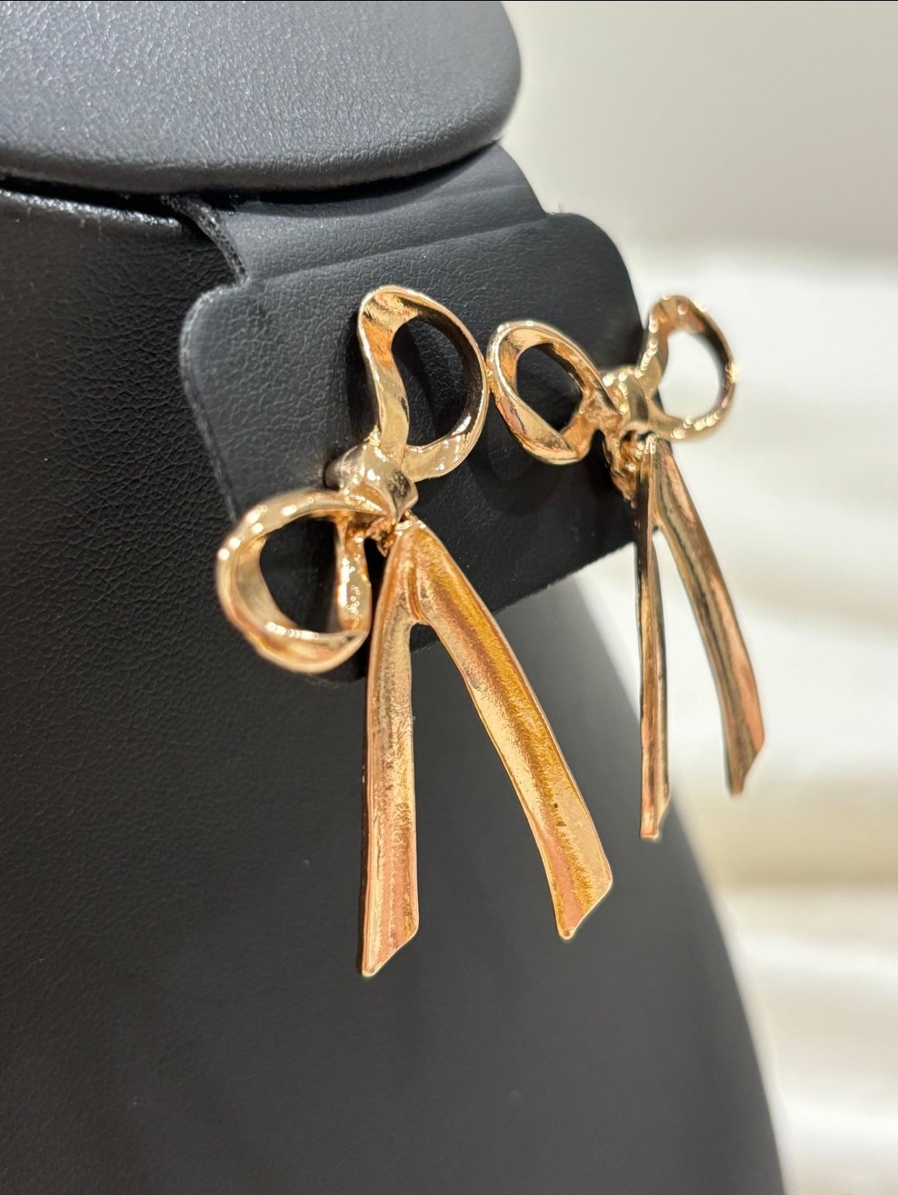 Shiny Gold Bow Stud Earrings – Elegant Ribbon Design