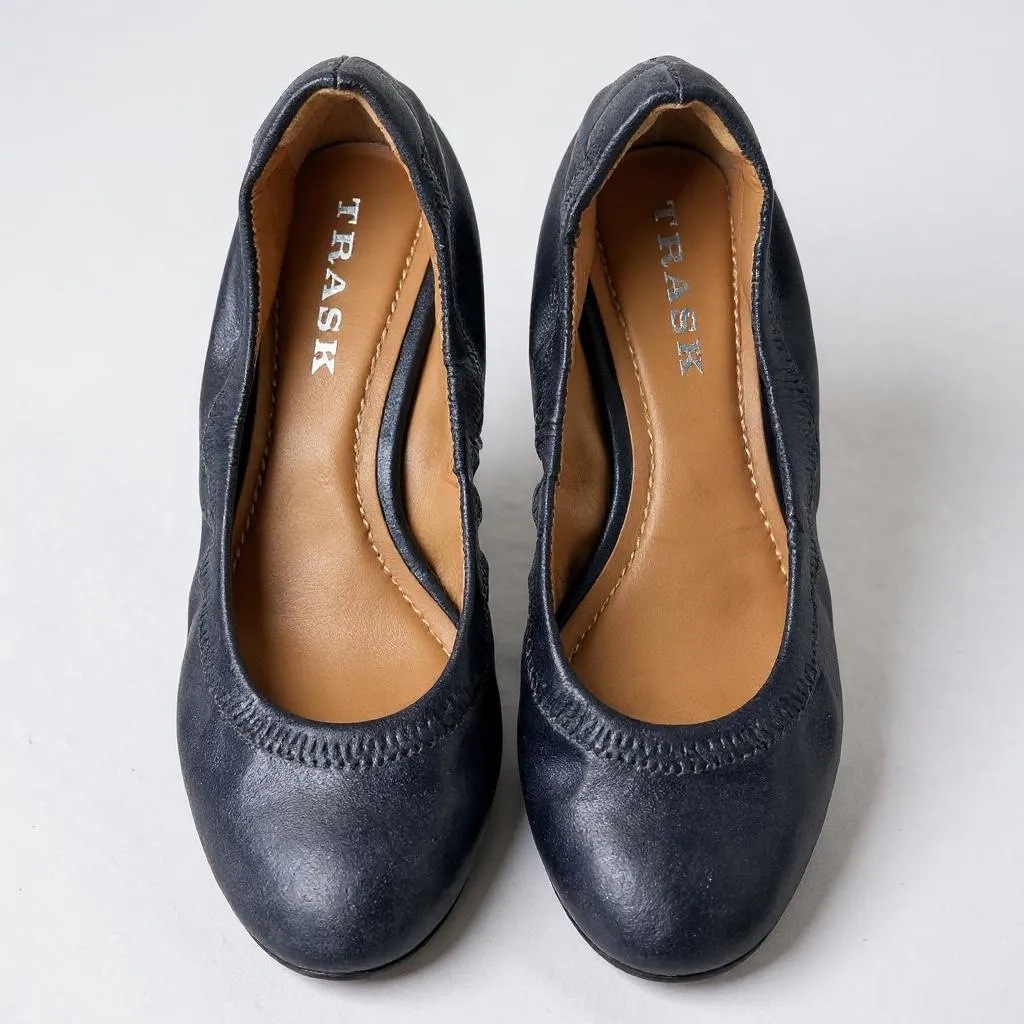 Trask Navy Blue Leather Ballet Flats – Size 7M