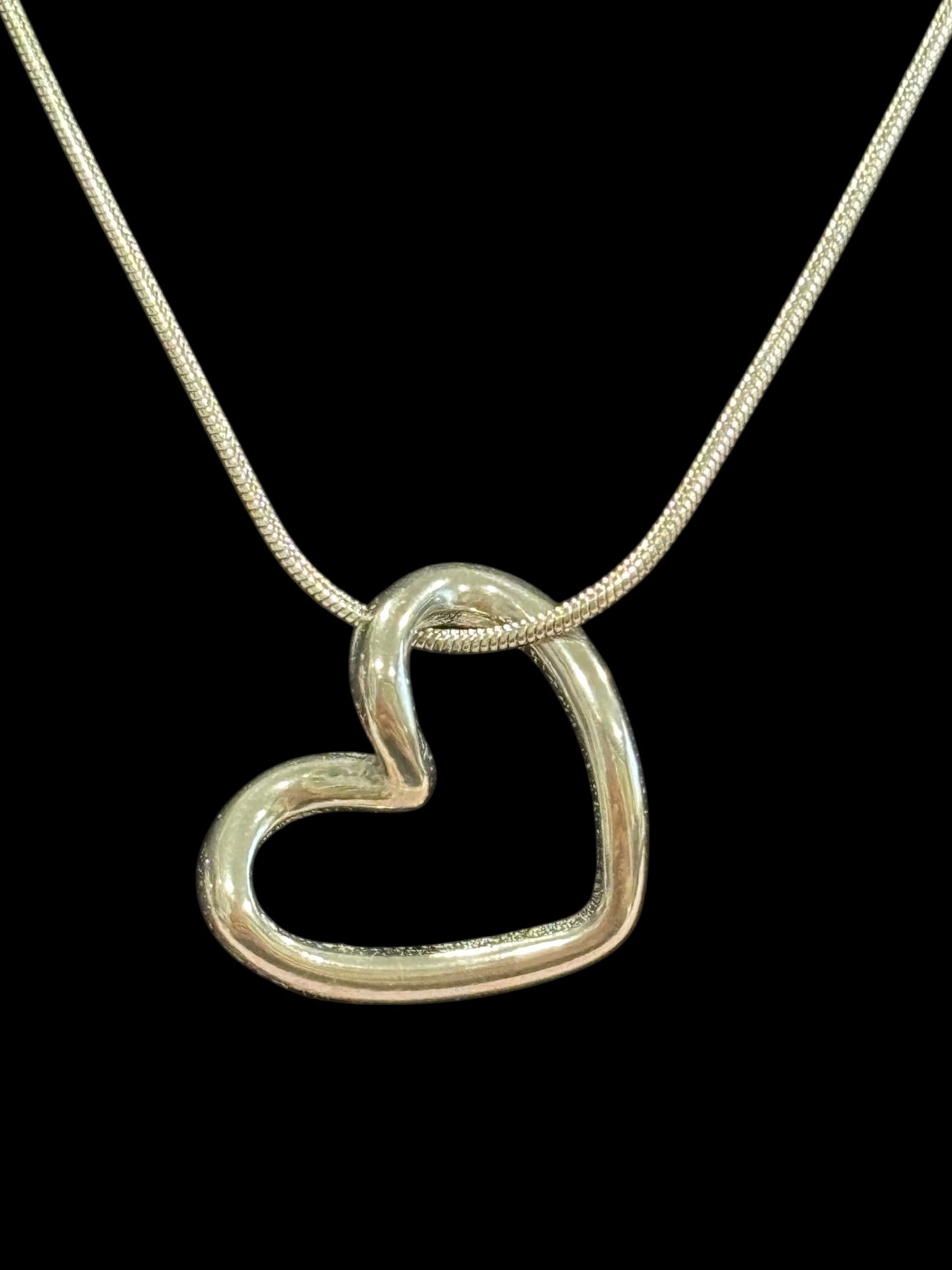 Silver Open Heart Pendant Necklace – Dainty & Timeless