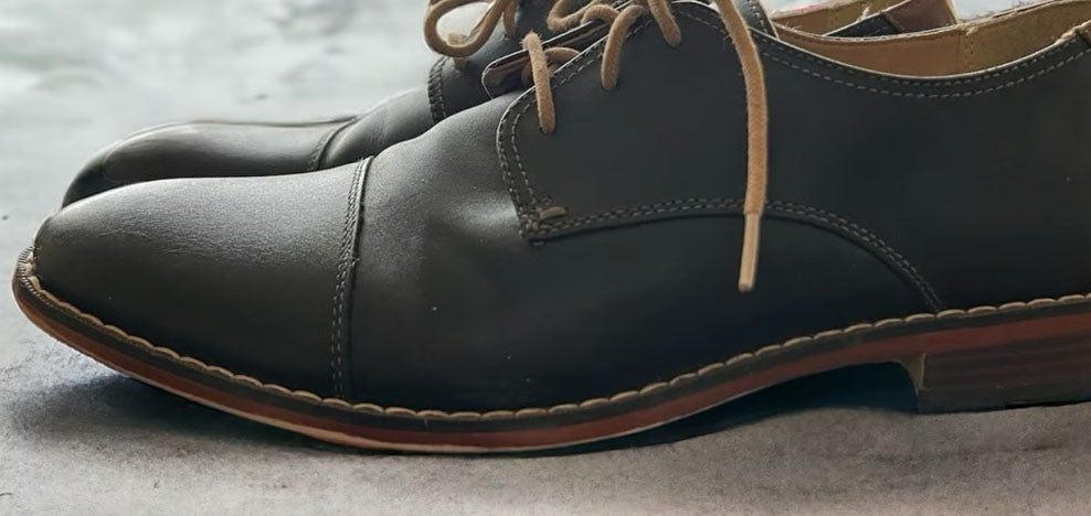 Black Lace-Up Oxford Shoes (Size 8.5)