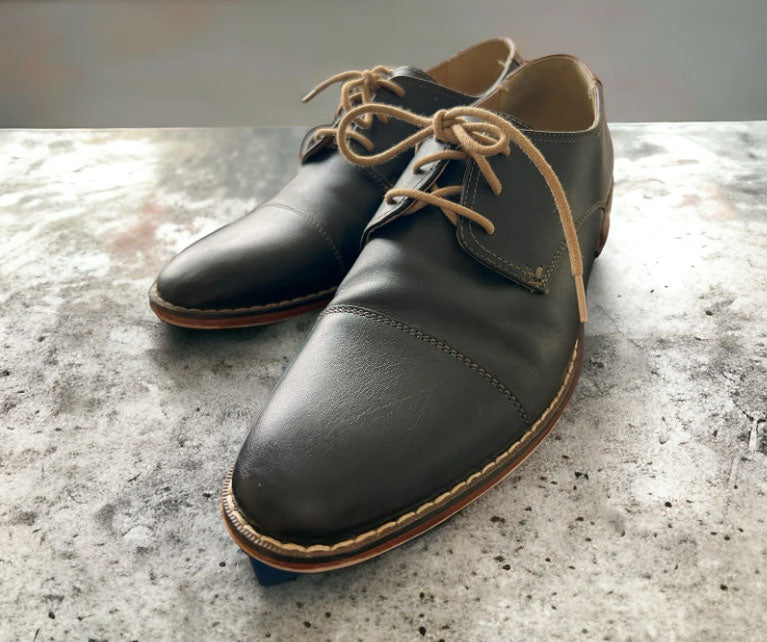 Black Lace-Up Oxford Shoes (Size 8.5)