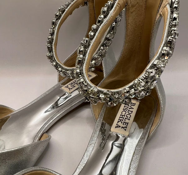 Badgley Mischka Jewel Silver Flats, Size 8