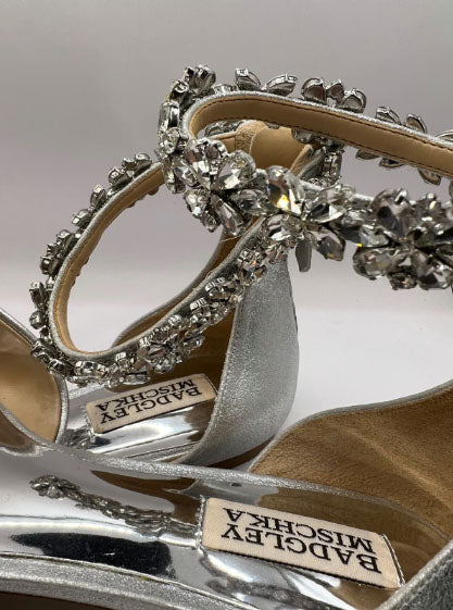 Badgley Mischka Jewel Silver Flats, Size 8