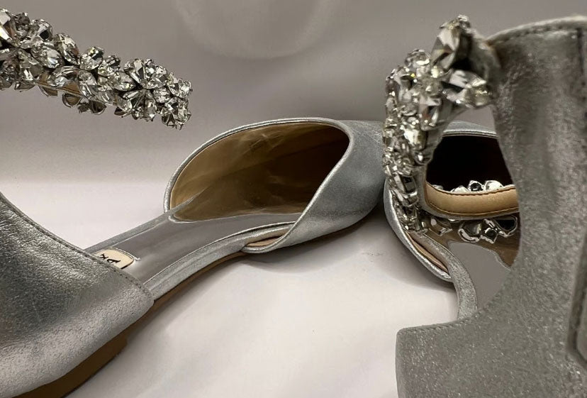 Badgley Mischka Jewel Silver Flats, Size 8