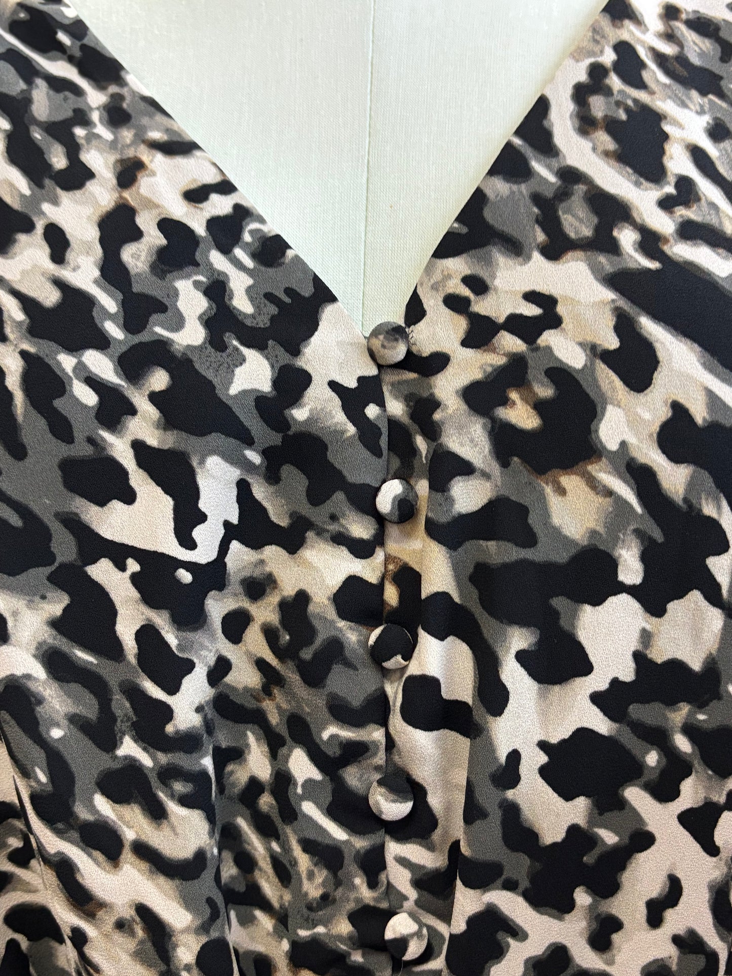 Vince Camuto Leopard Print Chiffon Midi Dress – 2X – Fierce & Flowing