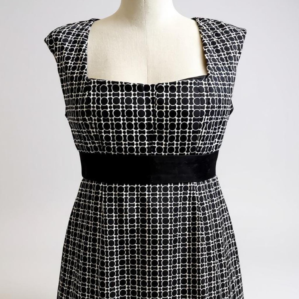 White House Black Market Retro Dot Sheath Dress – Size 4