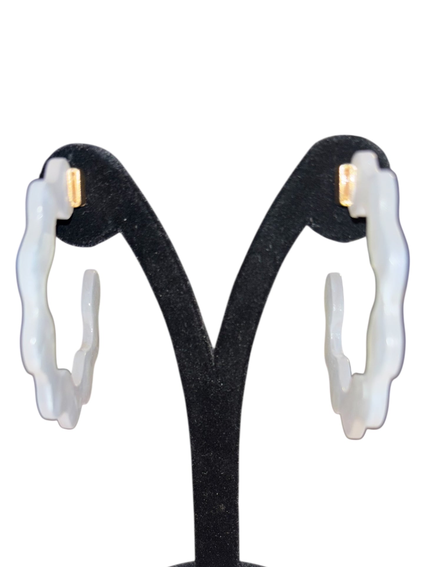 Pearl White Wavy Hoop Earrings
