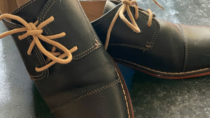 Black Lace-Up Oxford Shoes (Size 8.5)