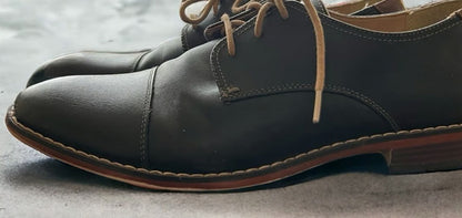 Black Lace-Up Oxford Shoes (Size 8.5)